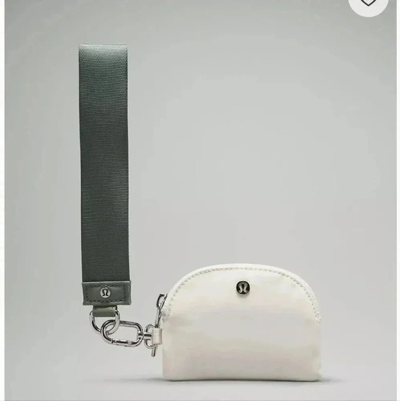 Lululemon wristlet - Picture 10 of 16